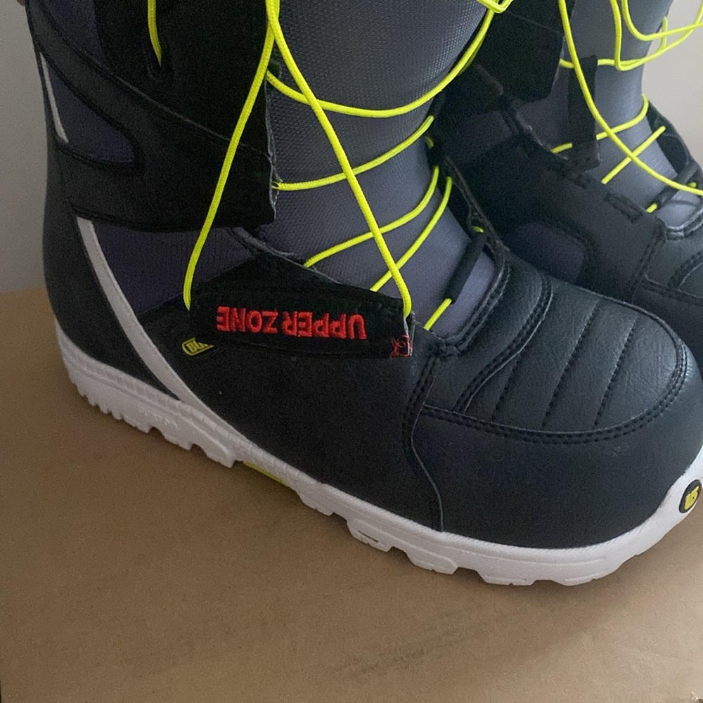 Brand new in box!  Burton MOTO snowboard boots.  Men's size 9.5.